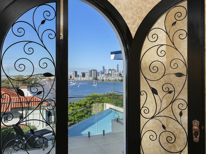 24 Hillside Crescent, Hamilton QLD 4007