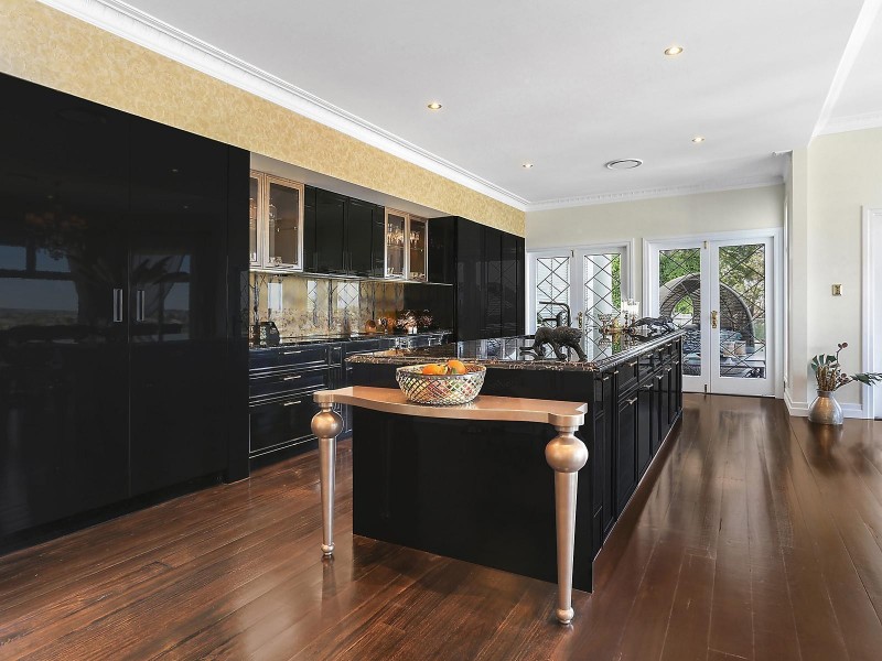 24 Hillside Crescent, Hamilton QLD 4007