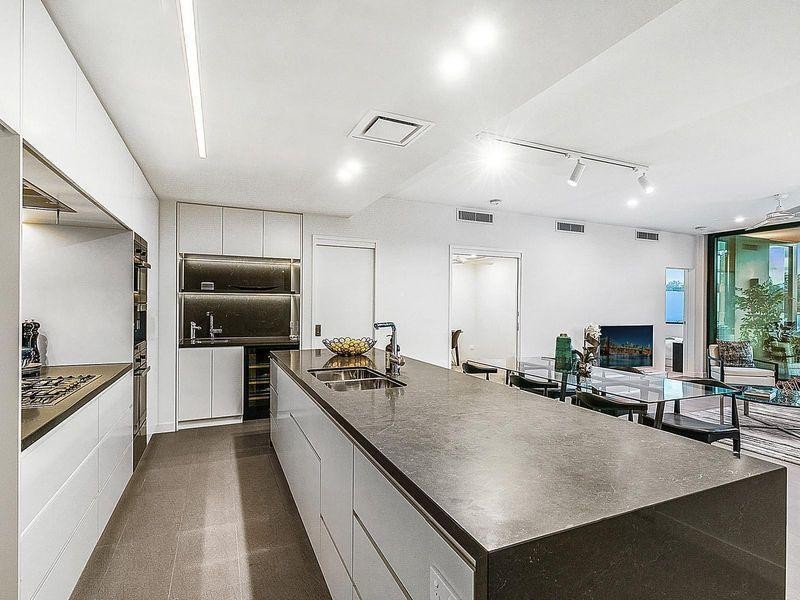 9104/50 Parkside Circuit, Hamilton QLD 4007