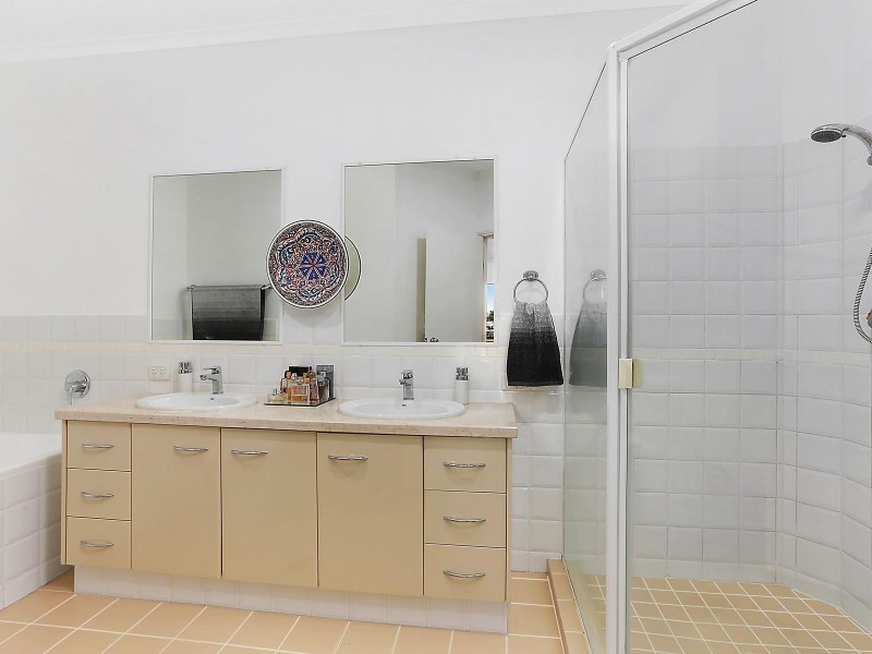 15 Vernon Terrace, Teneriffe QLD 4005