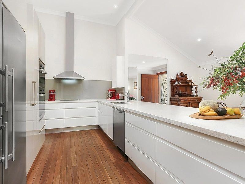 12 Chapel Hill Road, Chapel Hill QLD 4069