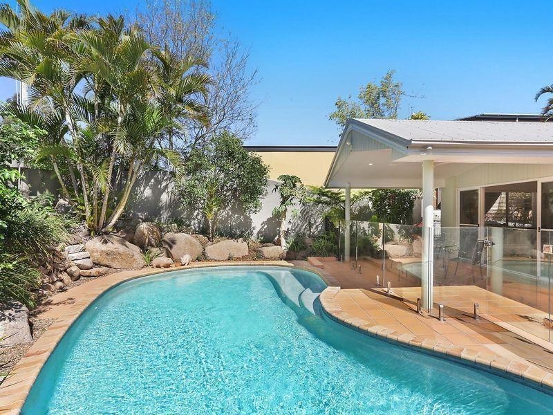 12 Chapel Hill Road, Chapel Hill QLD 4069