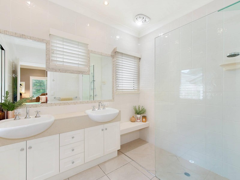 9 Aranui Street, Yeronga QLD 4104