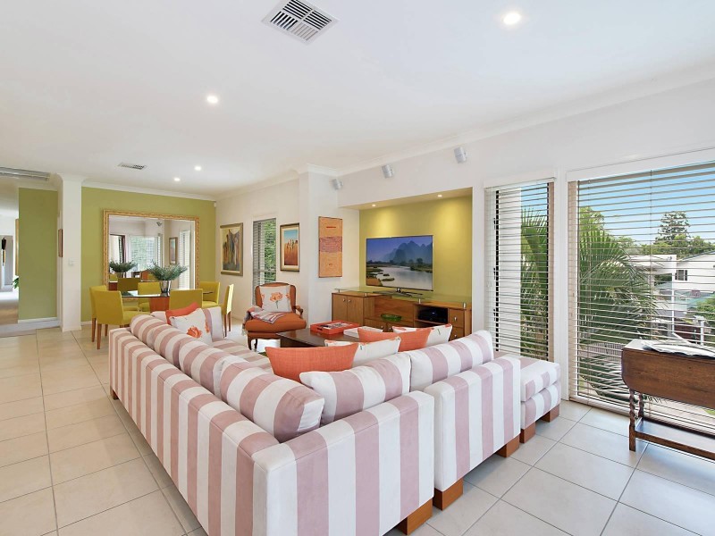 9 Aranui Street, Yeronga QLD 4104