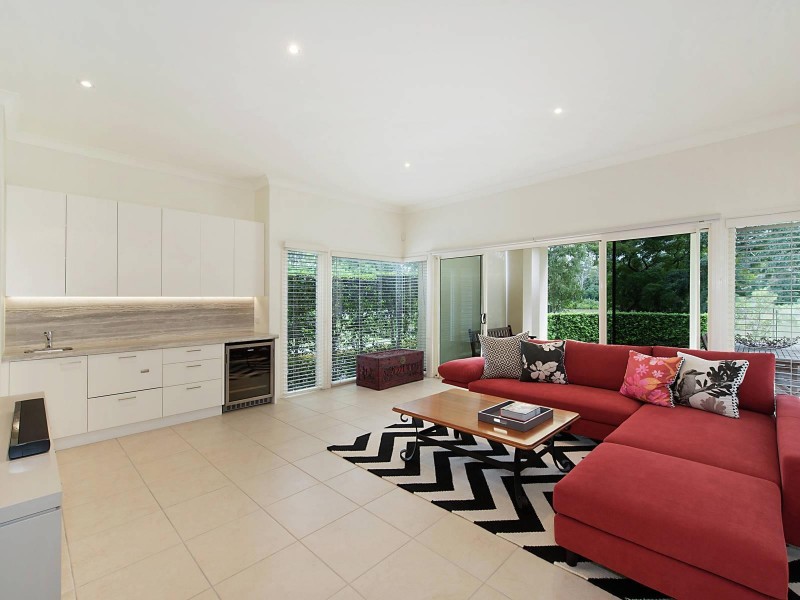 9 Aranui Street, Yeronga QLD 4104