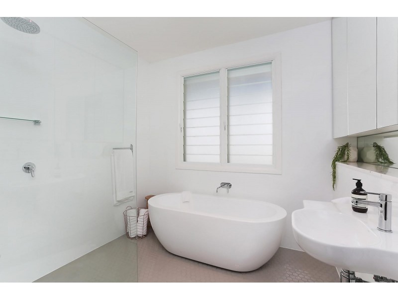 145 Campbell Parade, Manly Vale NSW 2093