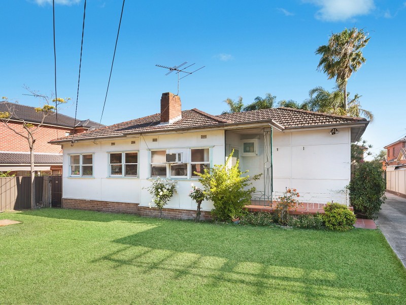 18 Napoleon Road, Greenacre NSW 2190