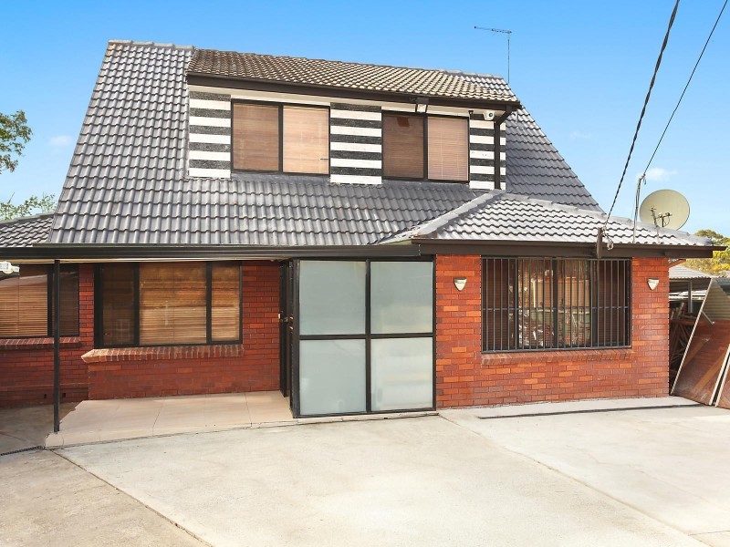 6 Arana Close, Georges Hall NSW 2198