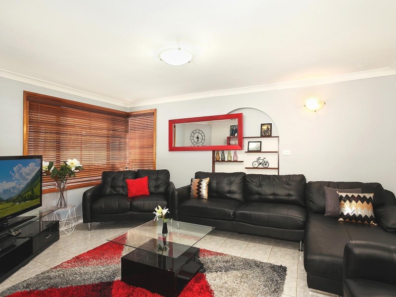 6 Arana Close, Georges Hall NSW 2198