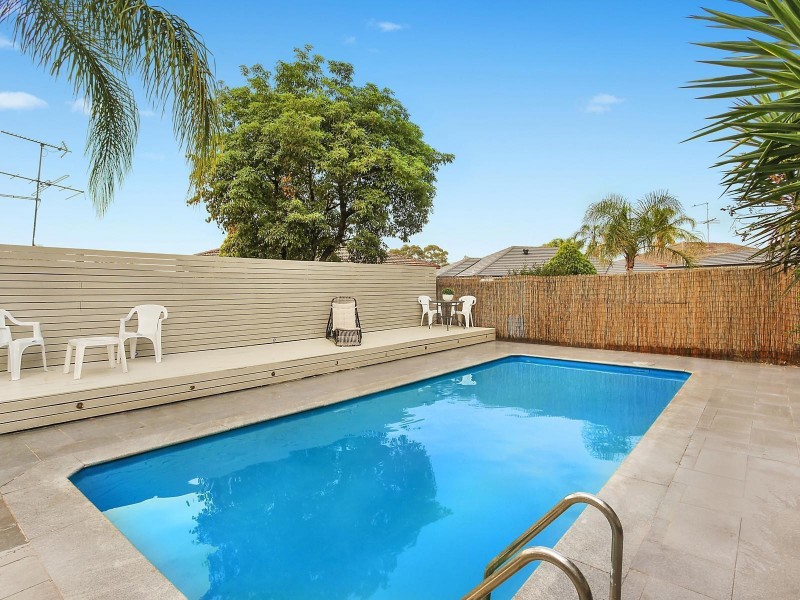 6 Arana Close, Georges Hall NSW 2198