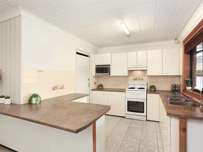 6 Arana Close, Georges Hall NSW 2198