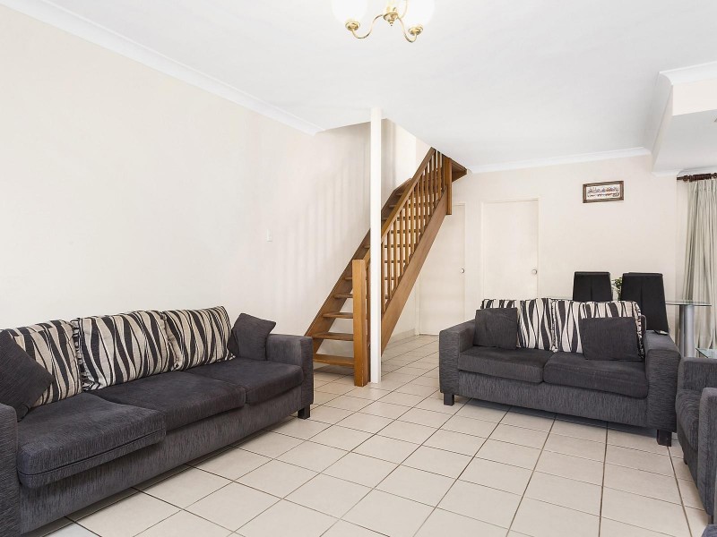 2/34 Prairie Vale Road, Bankstown NSW 2200