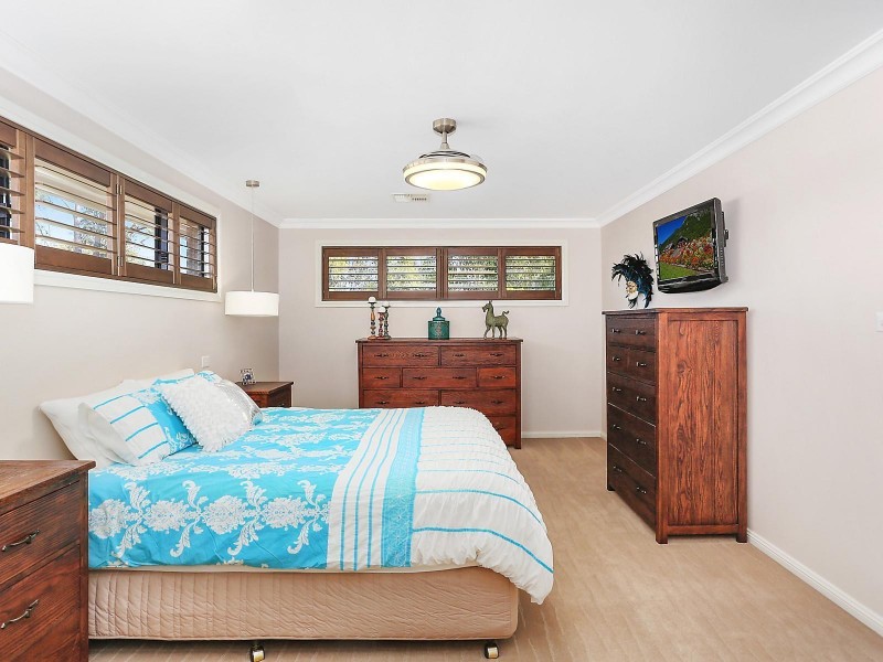 75 Carnavon Crescent, Georges Hall NSW 2198