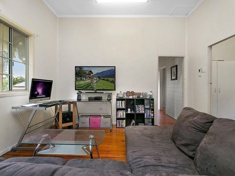 10 Canovan Street, Berserker QLD 4701