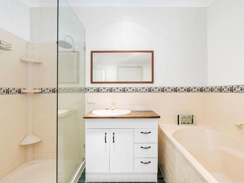 100 Park Street, Park Avenue QLD 4701