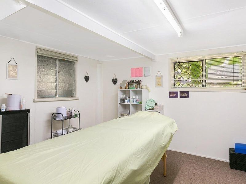 100 Park Street, Park Avenue QLD 4701