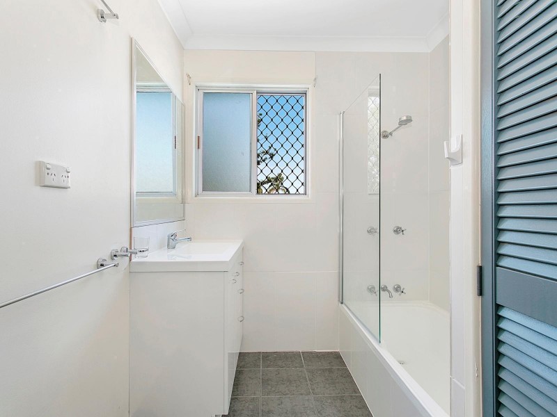 12 Savage Street, Wandal QLD 4700