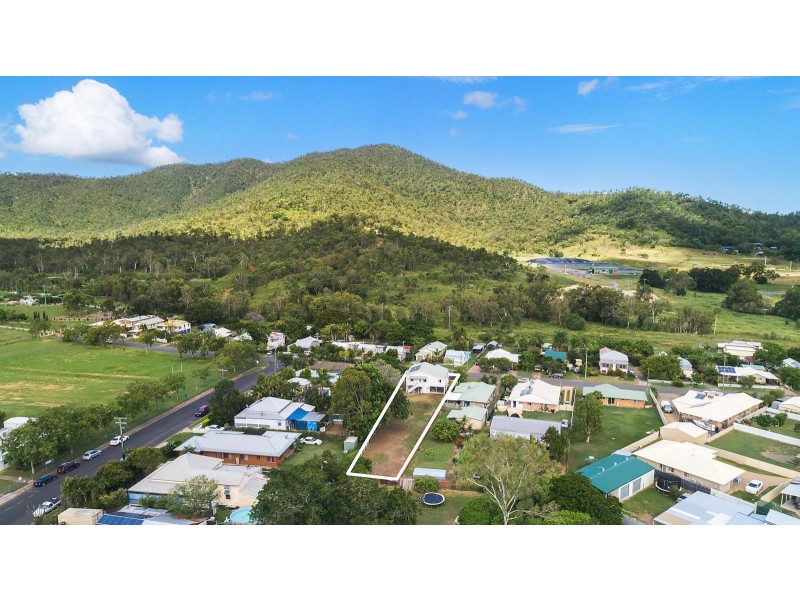 13 Mackay Street, Lakes Creek QLD 4701