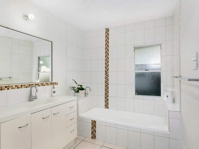 25 Linnett Street, Berserker QLD 4701