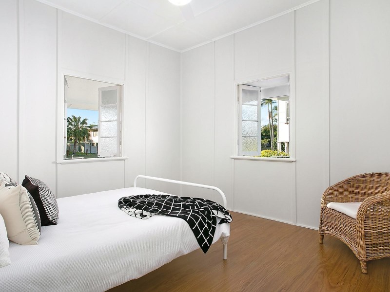 16 Underwood Street, Park Avenue QLD 4701