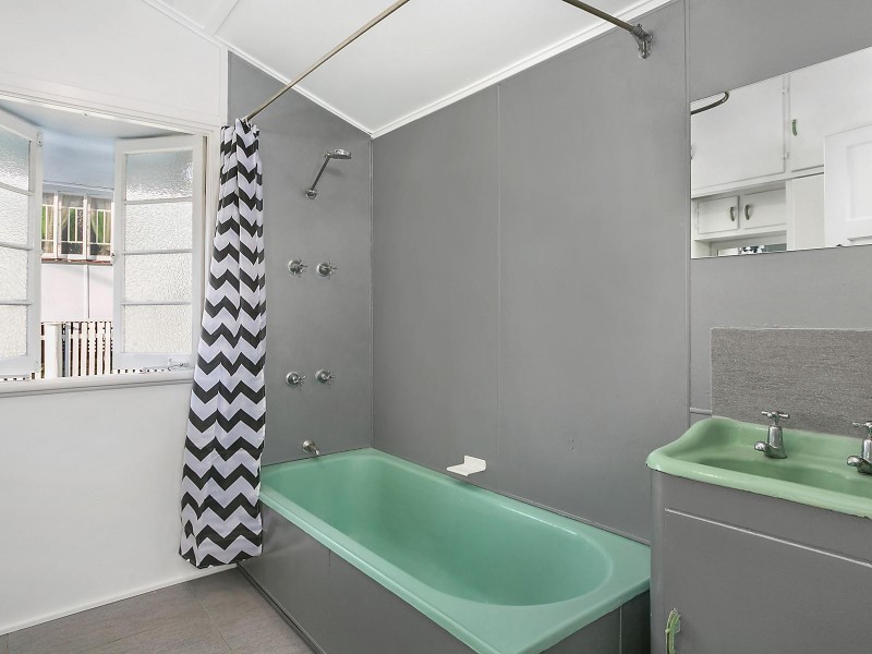 16 Underwood Street, Park Avenue QLD 4701