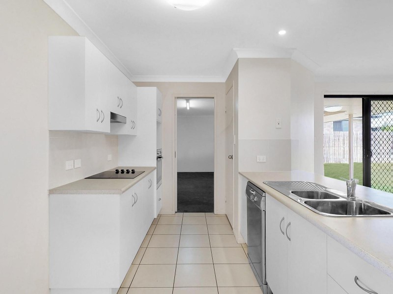 25 Bronco Crescent, Gracemere QLD 4702