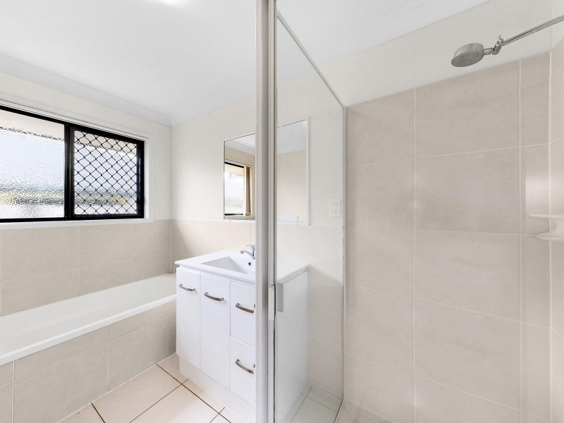 25 Bronco Crescent, Gracemere QLD 4702