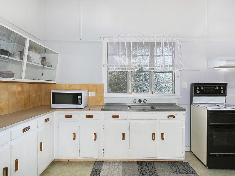 4 Haynes Street, Park Avenue QLD 4701