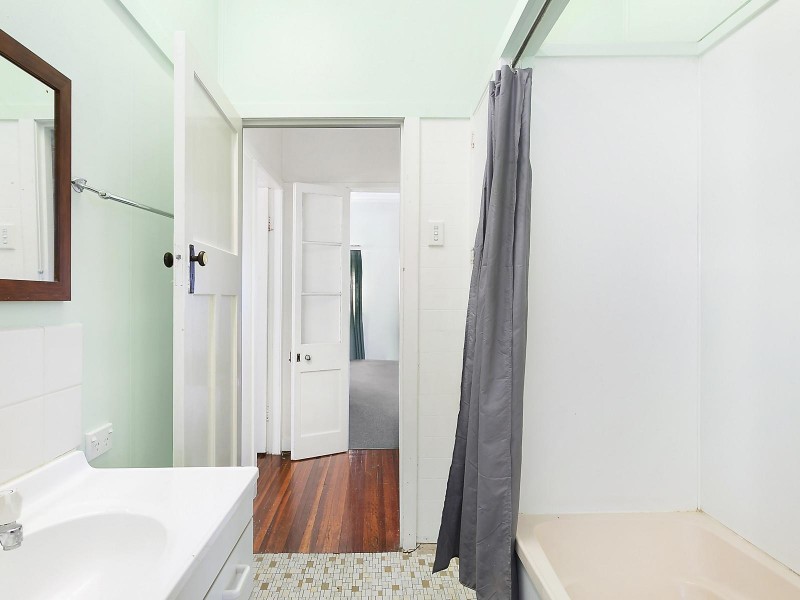 4 Haynes Street, Park Avenue QLD 4701