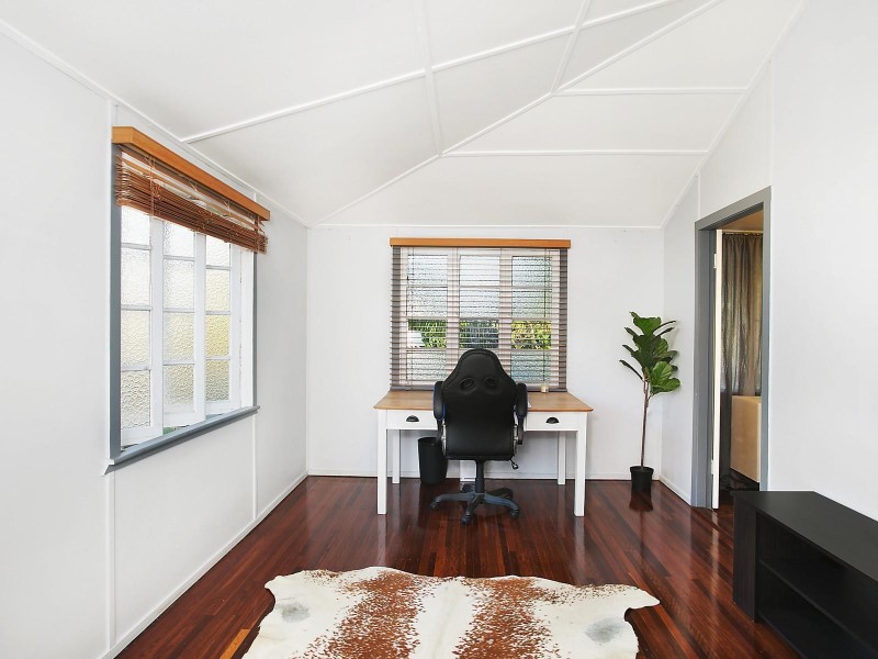 72 Main Street, Park Avenue QLD 4701