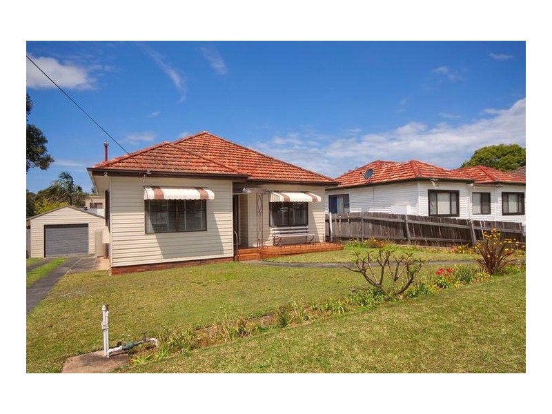 2 Balfour Avenue, Caringbah NSW 2229