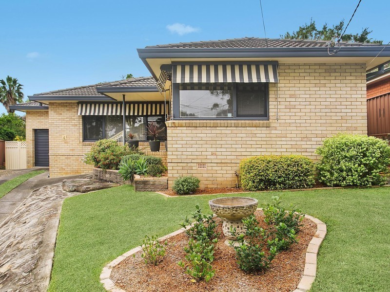 4 Edgecliff Place, Engadine NSW 2233