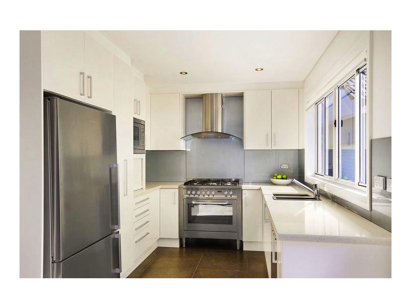 11 Snowden Avenue, Sylvania NSW 2224