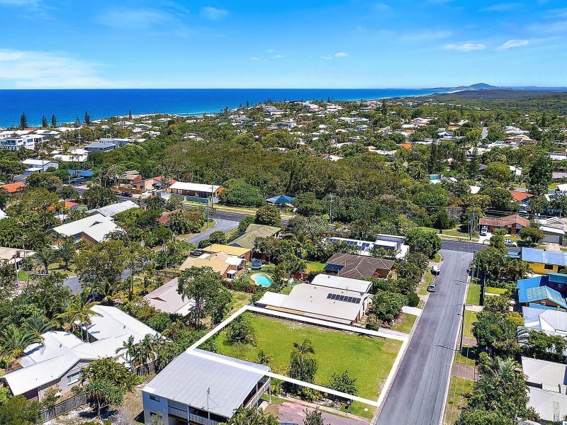 8 Columbus Court, Sunrise Beach QLD 4567
