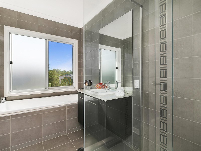 4 Sanctuary Avenue, Noosa Heads QLD 4567