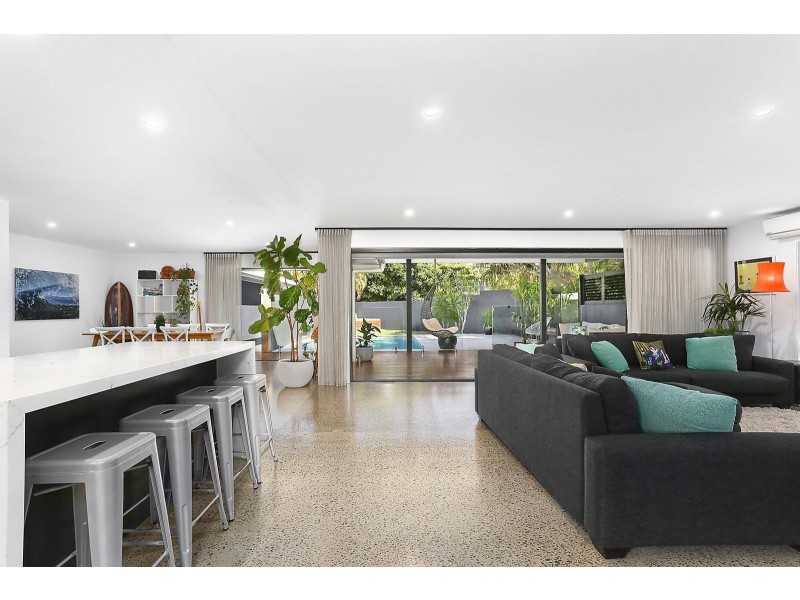4 Weatherly Court, Sunrise Beach QLD 4567