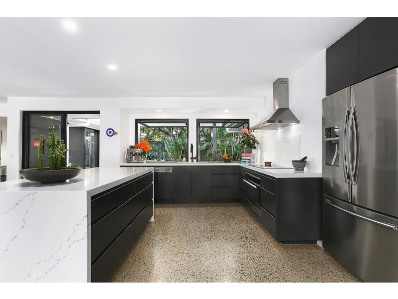 4 Weatherly Court, Sunrise Beach QLD 4567