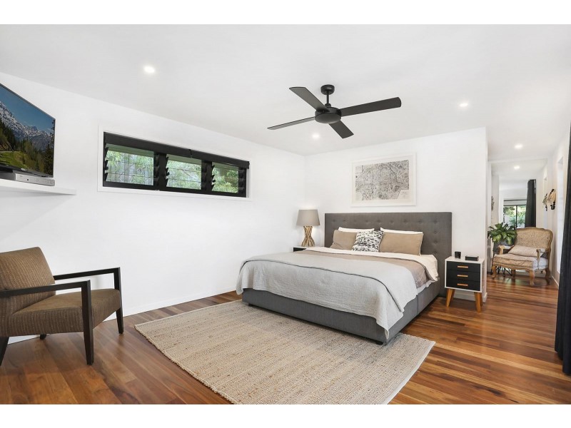 4 Weatherly Court, Sunrise Beach QLD 4567