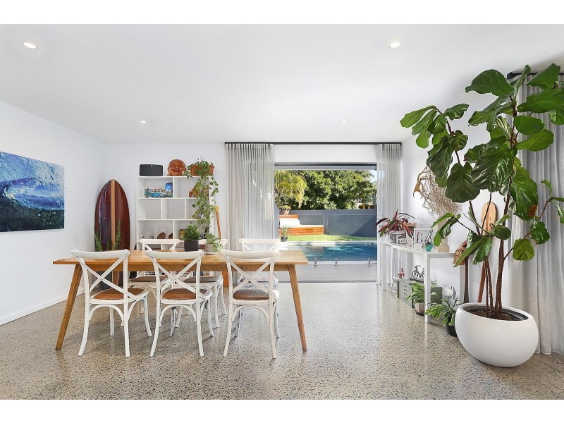 4 Weatherly Court, Sunrise Beach QLD 4567