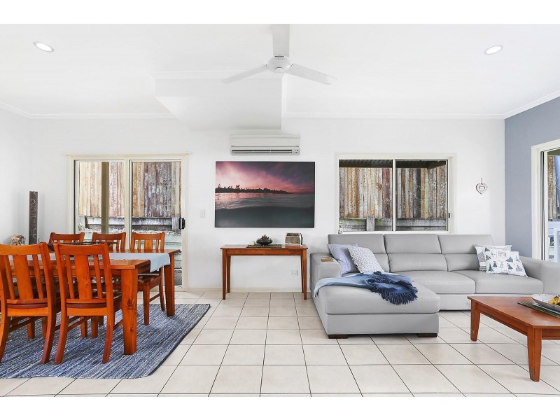 2/7 Lipton Street, Sunrise Beach QLD 4567