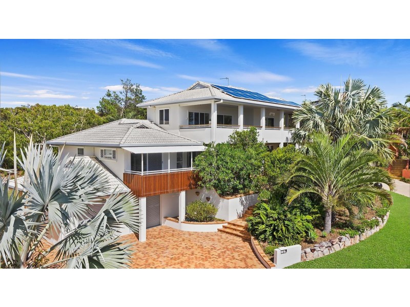13 Coconut Grove, Castaways Beach QLD 4567