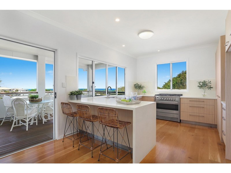13 Coconut Grove, Castaways Beach QLD 4567