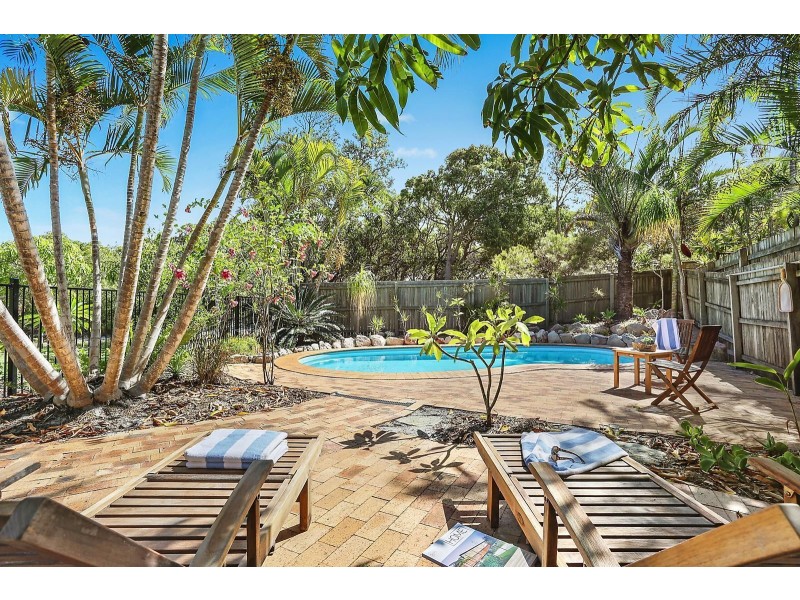 13 Coconut Grove, Castaways Beach QLD 4567