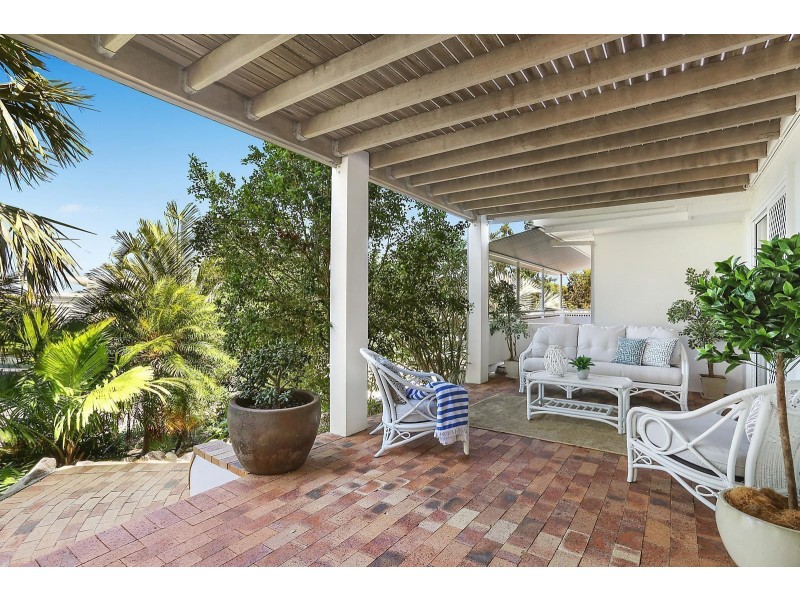 13 Coconut Grove, Castaways Beach QLD 4567