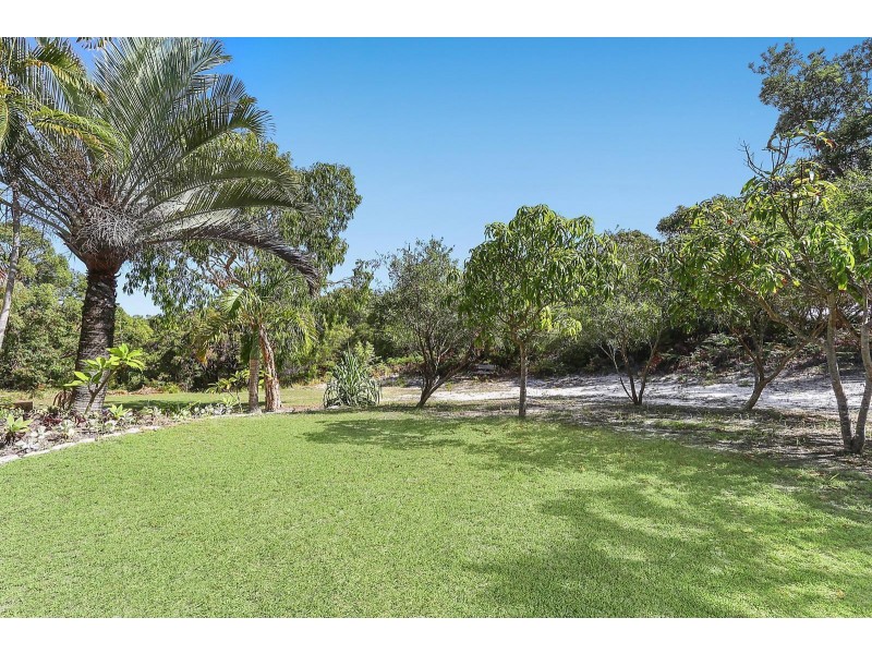 13 Coconut Grove, Castaways Beach QLD 4567
