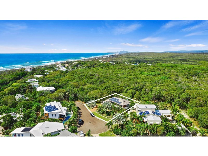 13 Coconut Grove, Castaways Beach QLD 4567