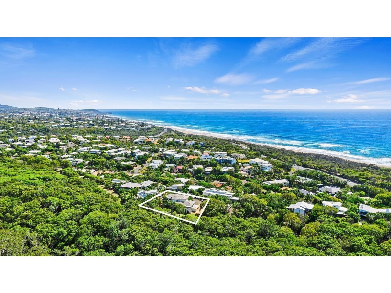 13 Coconut Grove, Castaways Beach QLD 4567