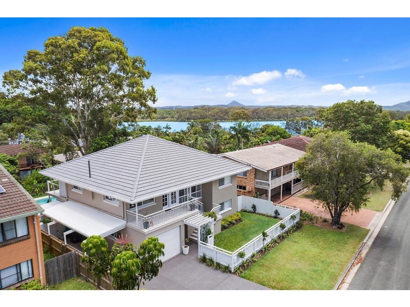 17 Lake View Drive, Tewantin QLD 4565