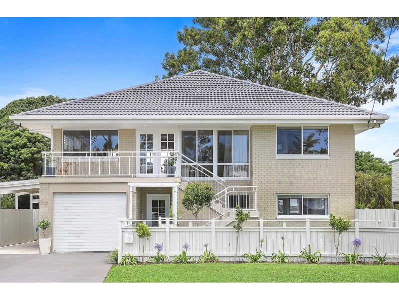 17 Lake View Drive, Tewantin QLD 4565