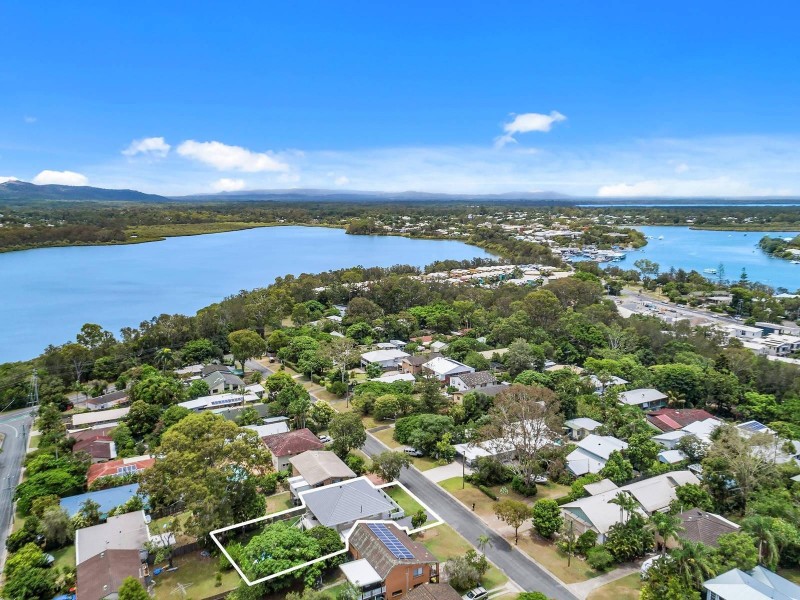 17 Lake View Drive, Tewantin QLD 4565
